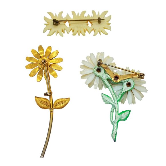 Vintage Set of 3 Daisy Brooch Floral Enamel Gold Tone Green Plastic Pin Trio - Picture 2 of 14